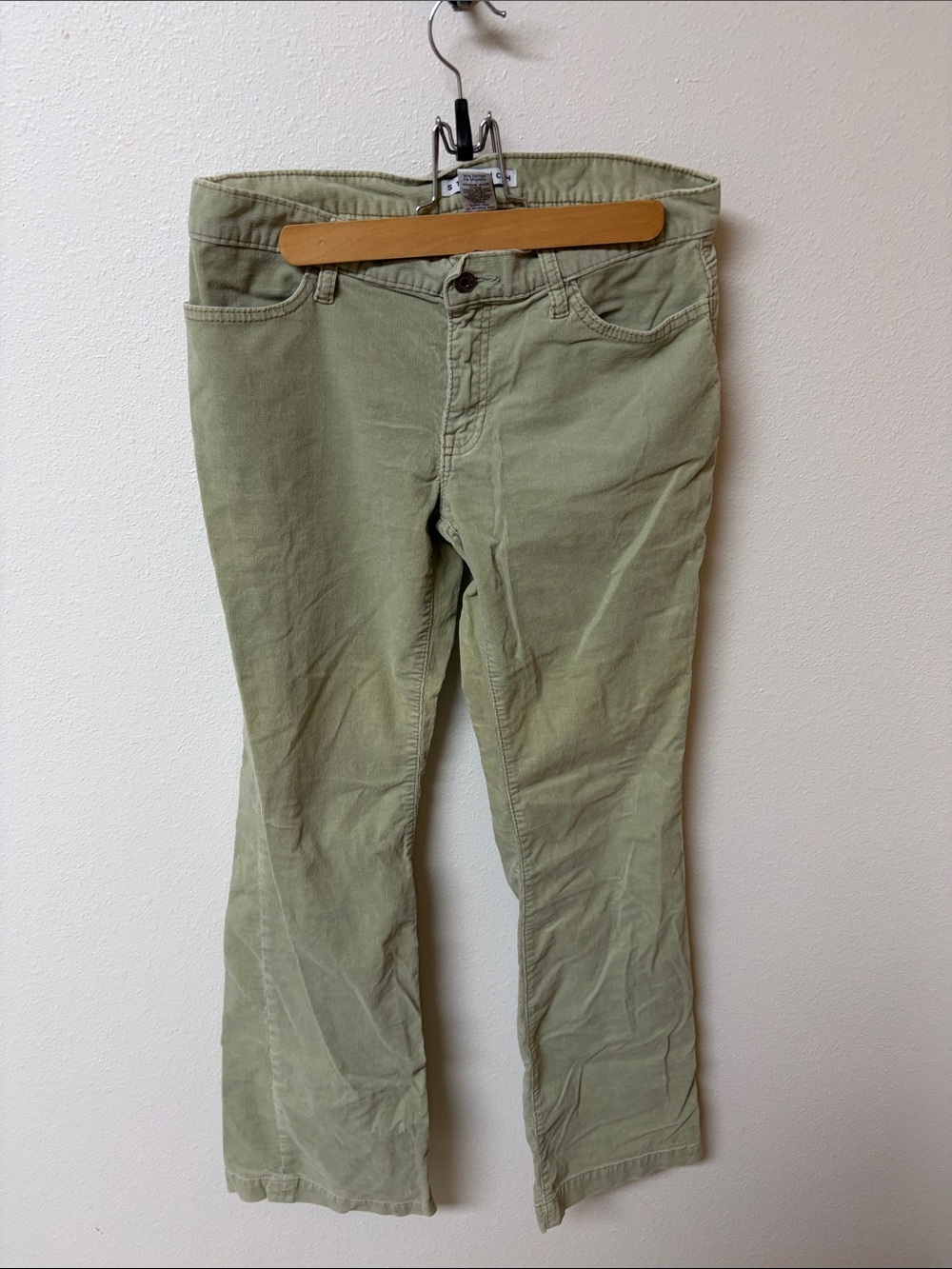 Gap Womenโs stretch corduroy in Sage Green size 6